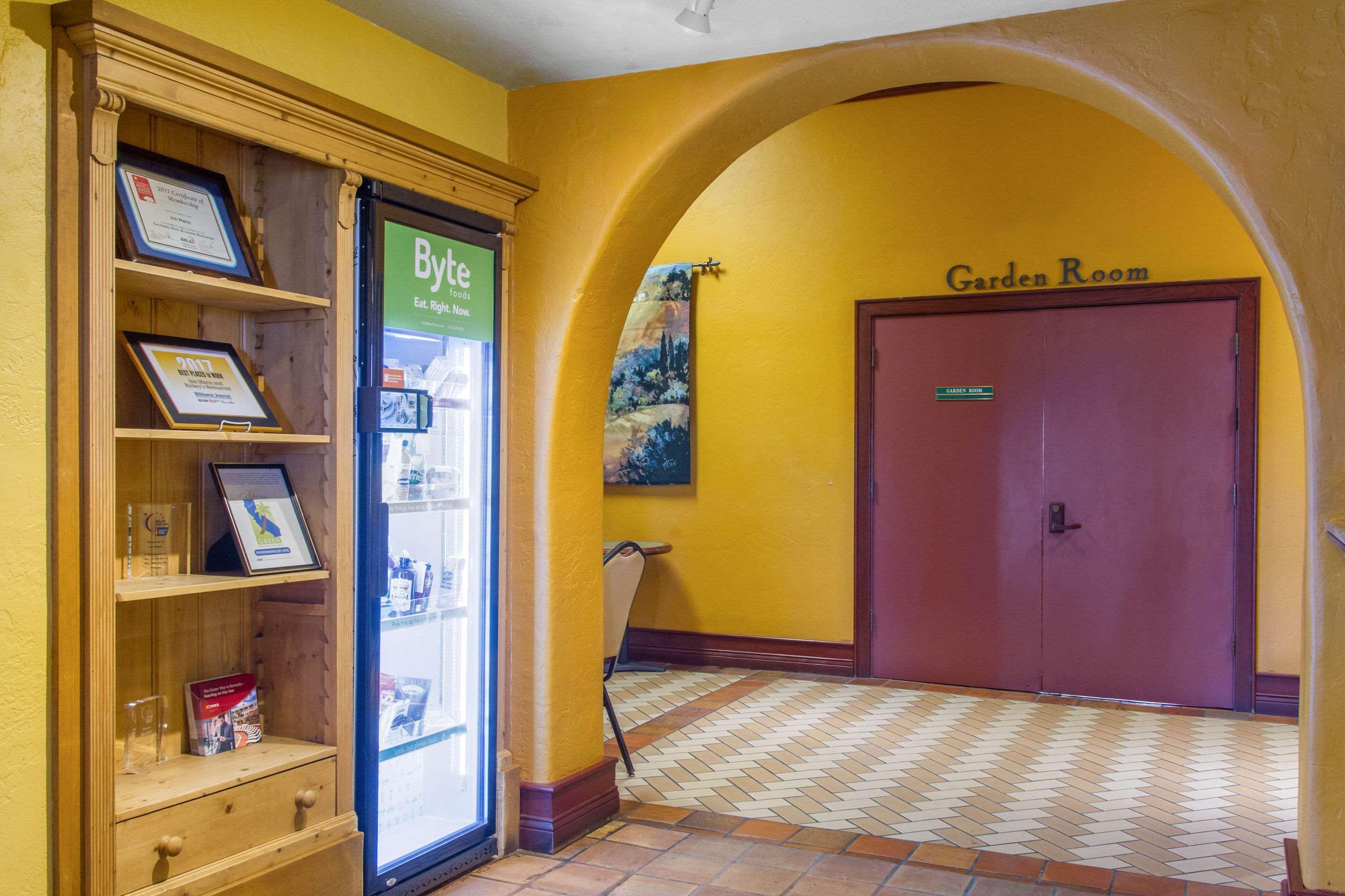 Inn Marin And Suites, Ascend Hotel Collection Новато Екстер'єр фото