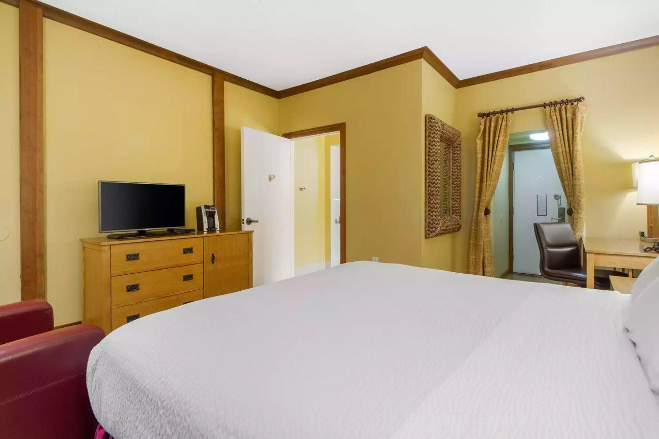 Inn Marin And Suites, Ascend Hotel Collection Новато Екстер'єр фото